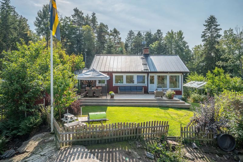 Byte av yttertak på hus till plåt, Sorunda, Nynäshamn