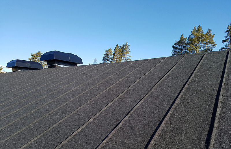 Omläggning av asfaltspapp på fritidshus. Skogås Mörtvik Huddinge